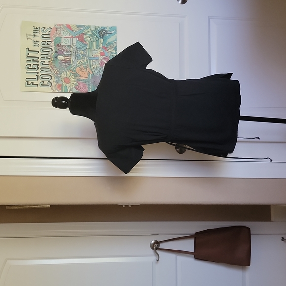 Black Koi Scrub Top - Picture 8 of 8